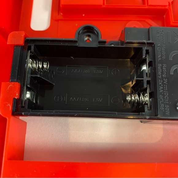 Operation Board Game 2013 Hasbro Tested Buzz & Nose Lights Up 100% Complete - Picture 12 of 16